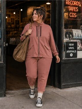 Pennington’s Two Piece Athleisure Set Dusty Rose Track Jacket Cropped Pant Set